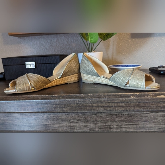 CL by Laundry women's slip on shoes Size 6 - Picture 4 of 6